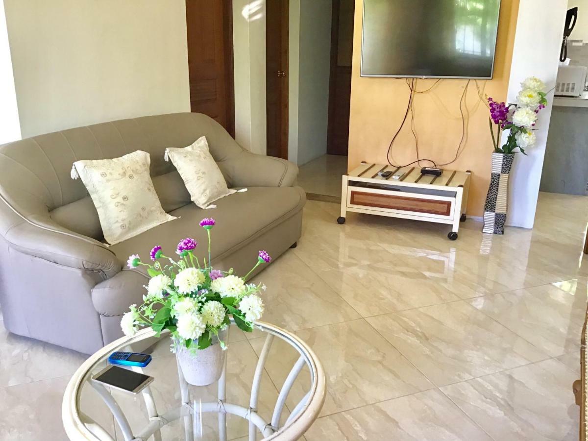 Cardamon Villa Is A 2 Bedroom With 1 Bathroom And Seperate Toilet Detached House With Ac And Swimming Pool , 5 Minutes Walk From Flic En Flac Public Beach Exterior foto