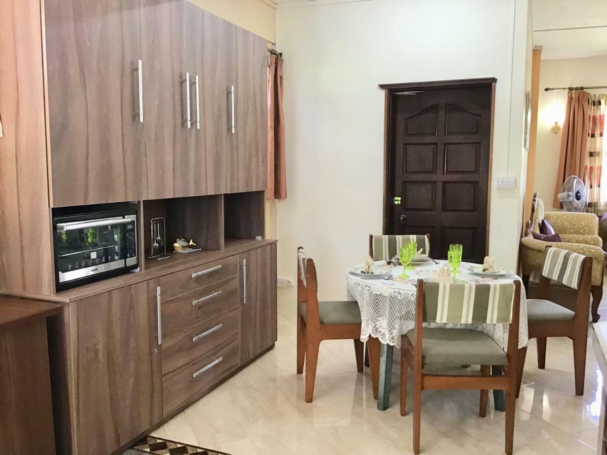Cardamon Villa Is A 2 Bedroom With 1 Bathroom And Seperate Toilet Detached House With Ac And Swimming Pool , 5 Minutes Walk From Flic En Flac Public Beach Exterior foto