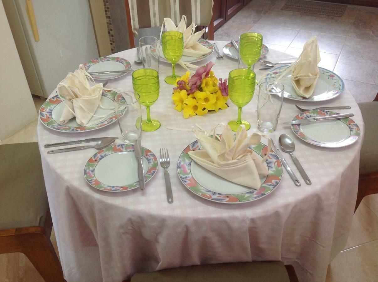 Cardamon Villa Is A 2 Bedroom With 1 Bathroom And Seperate Toilet Detached House With Ac And Swimming Pool , 5 Minutes Walk From Flic En Flac Public Beach Exterior foto