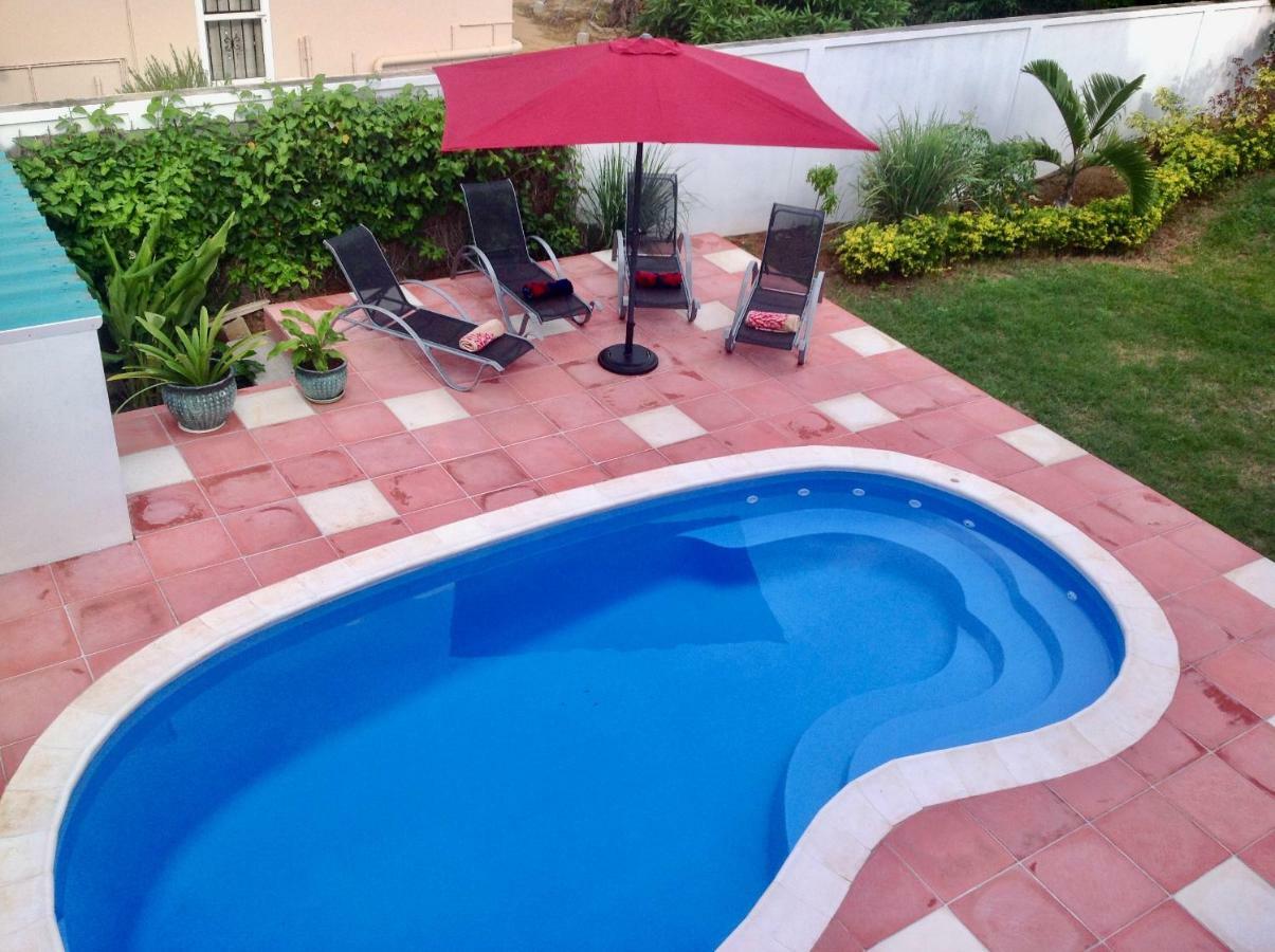 Cardamon Villa Is A 2 Bedroom With 1 Bathroom And Seperate Toilet Detached House With Ac And Swimming Pool , 5 Minutes Walk From Flic En Flac Public Beach Exterior foto